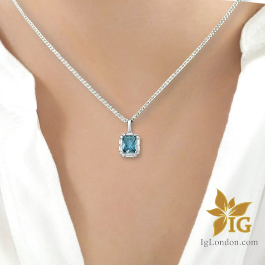 Crystal pendant necklace 