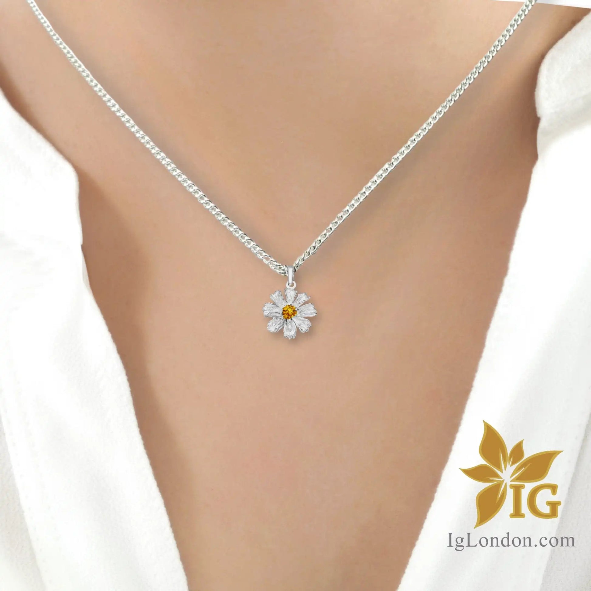 daisy pendant