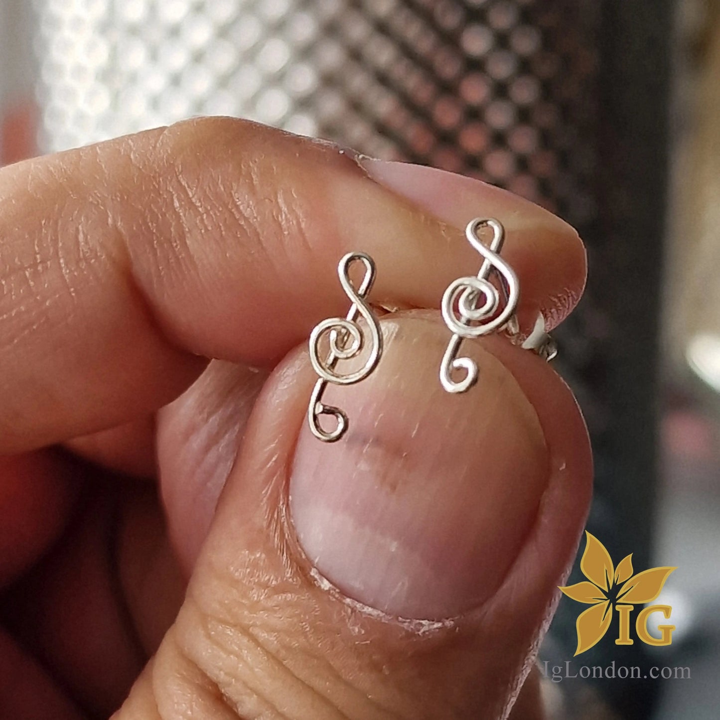 Music stud earrings 