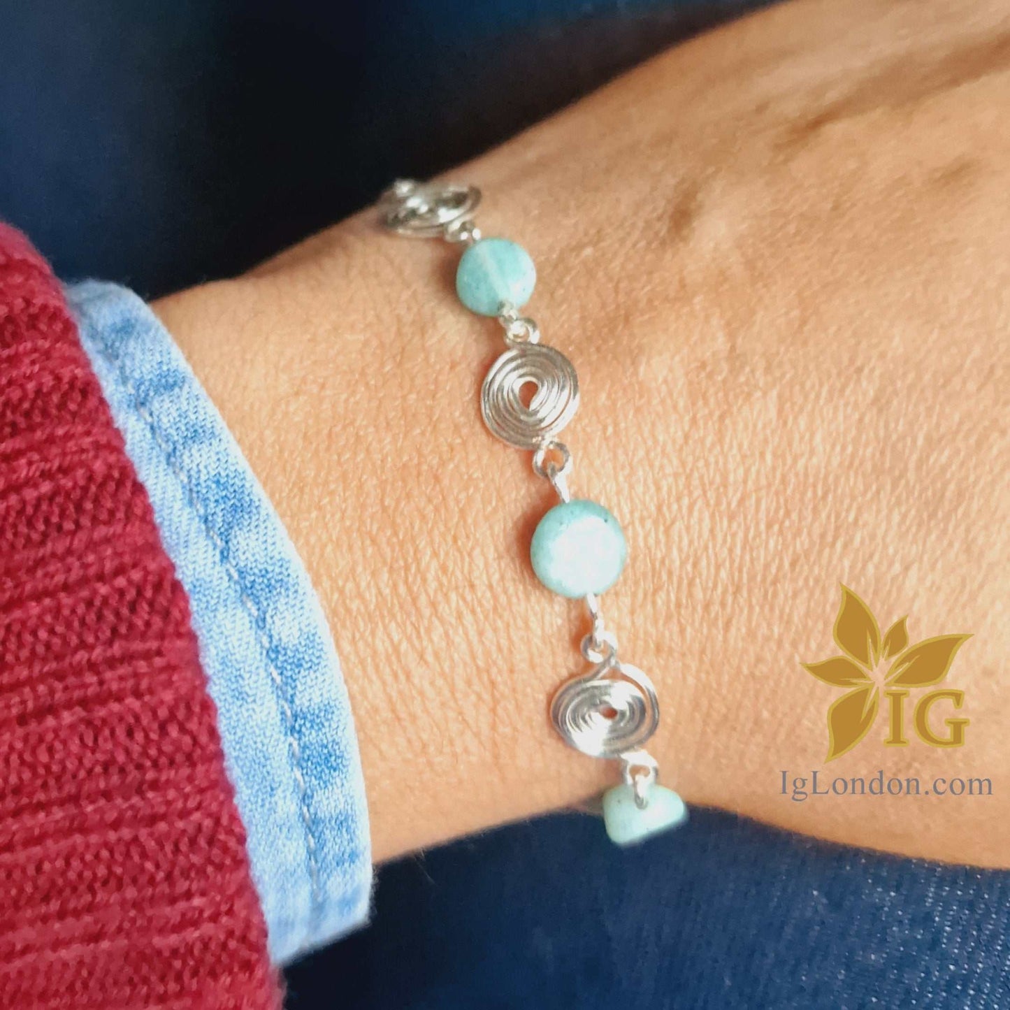 Spiral bracelet with amazonite crystal and silver, presented in a gift box.