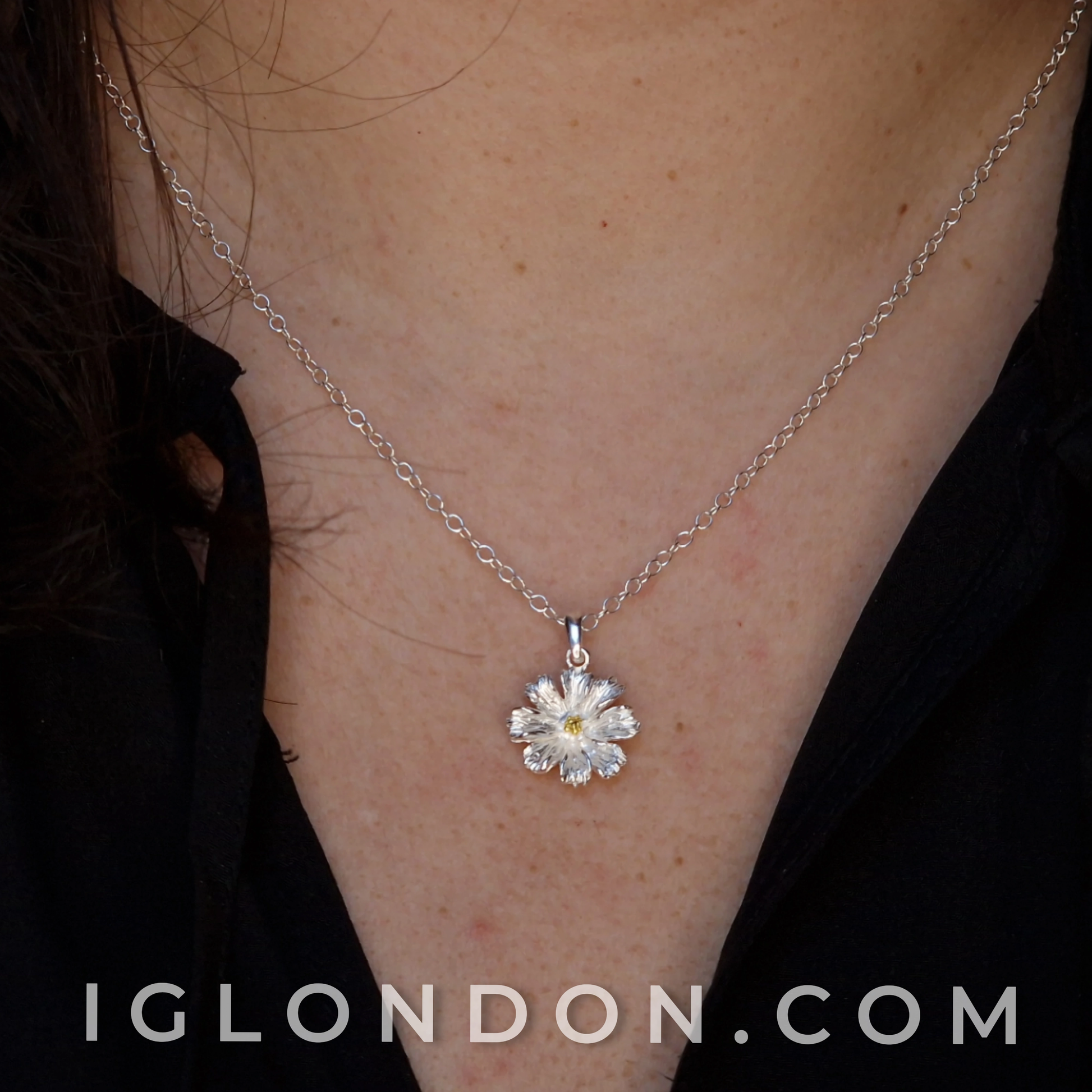 daisy pendantDaisy flower pendant, sterling silver trace chain - IGLondon.com IGLondonByElissa, mothers, new